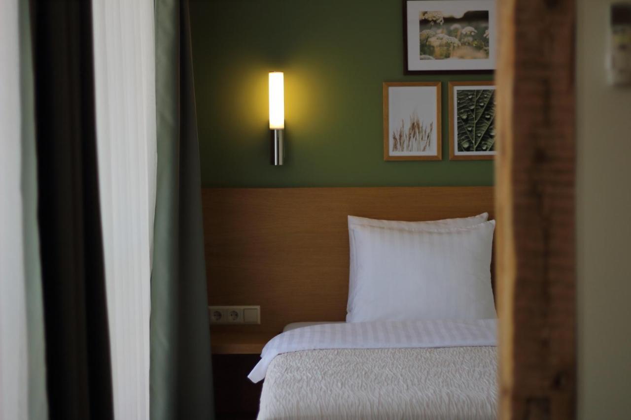Hotel Kolumbs Liepāja Esterno foto