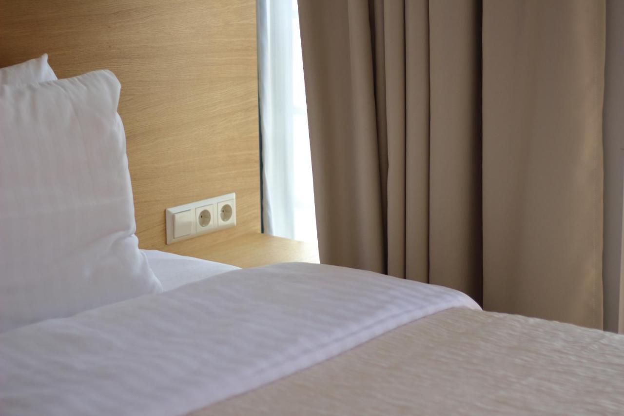 Hotel Kolumbs Liepāja Esterno foto