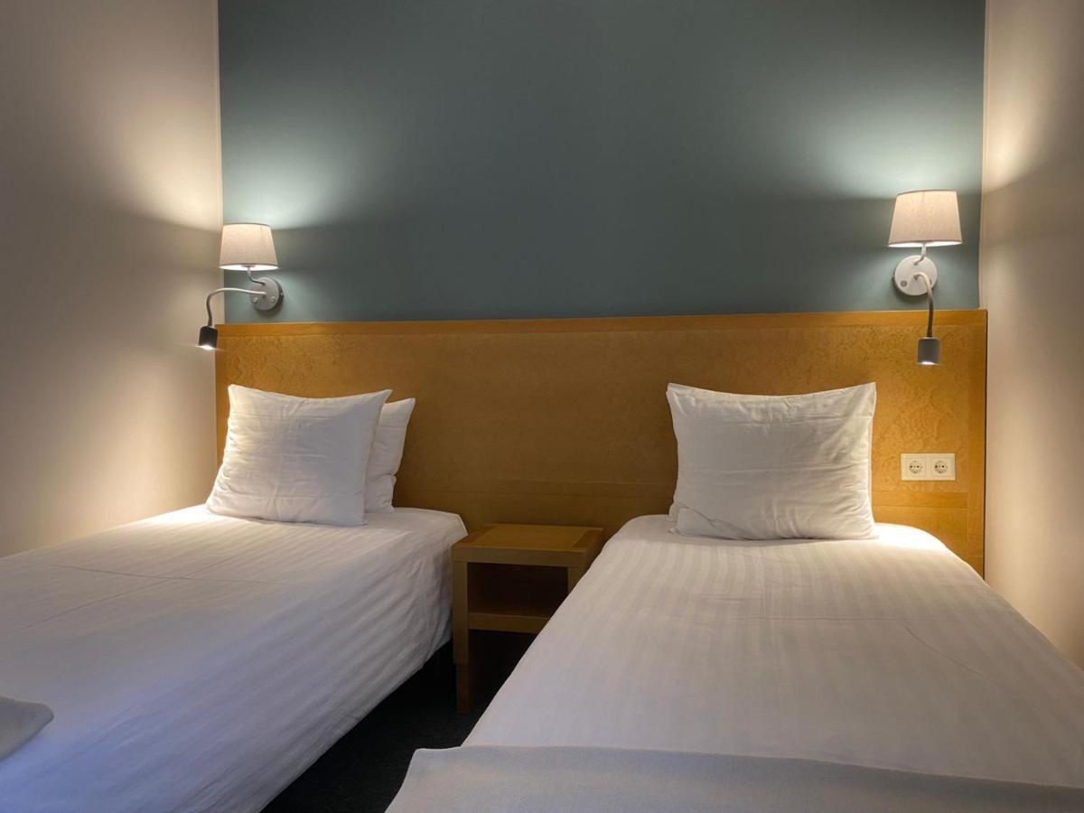 Hotel Kolumbs Liepāja Esterno foto
