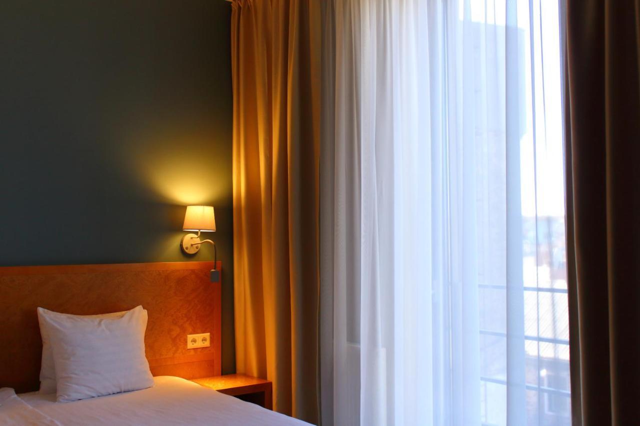 Hotel Kolumbs Liepāja Esterno foto