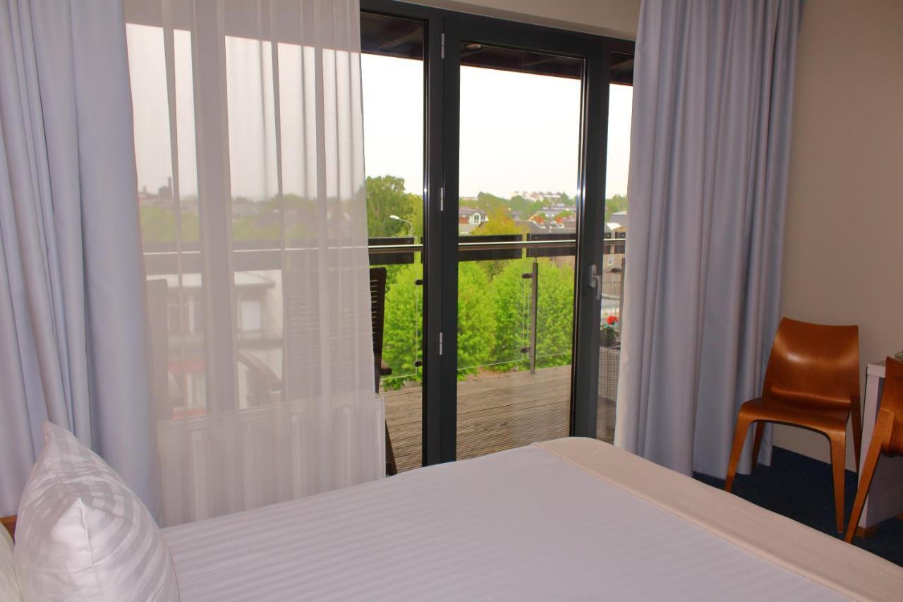 Hotel Kolumbs Liepāja Esterno foto