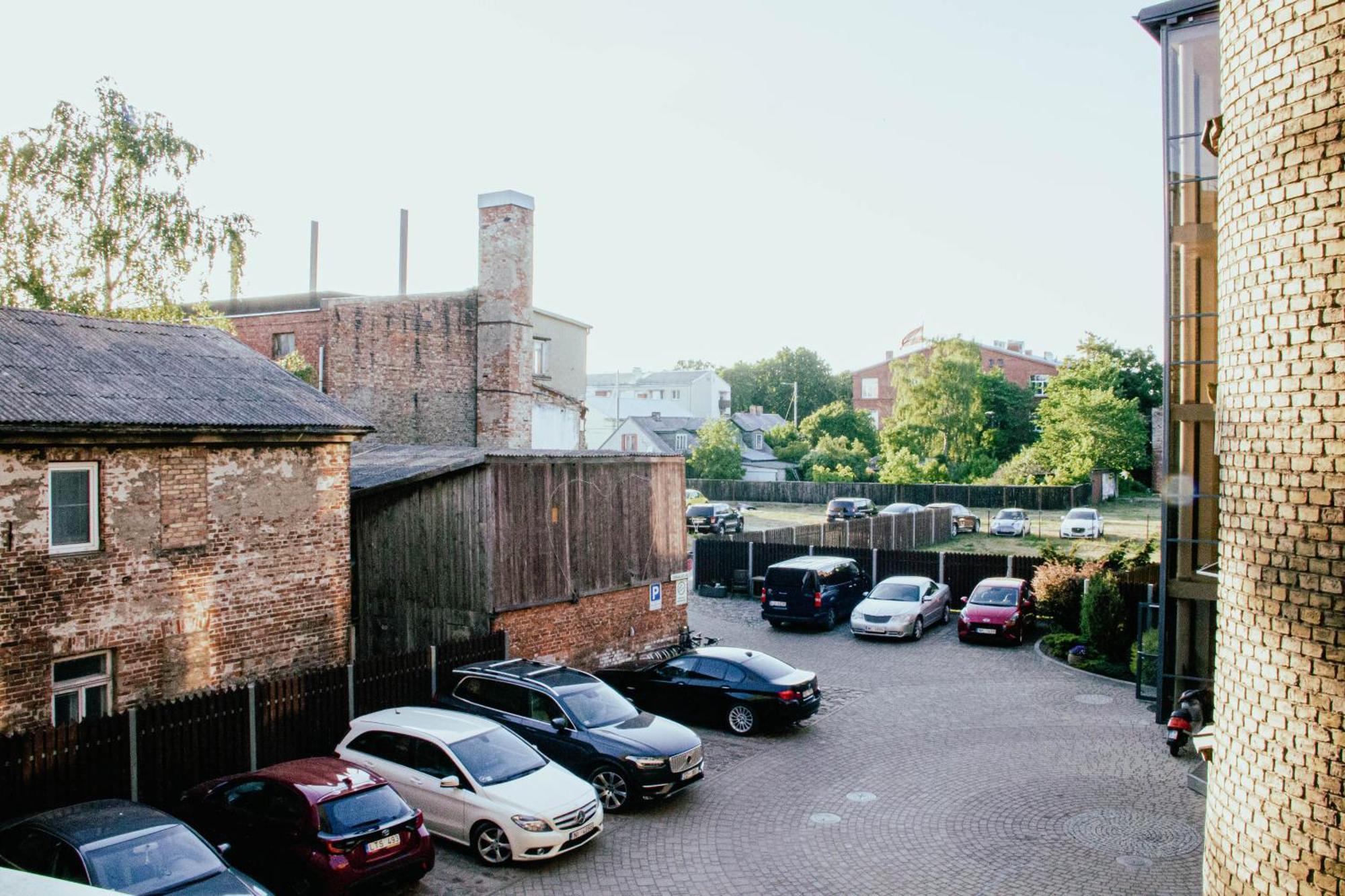 Hotel Kolumbs Liepāja Esterno foto