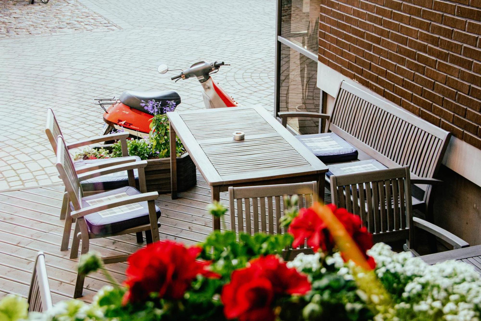 Hotel Kolumbs Liepāja Esterno foto