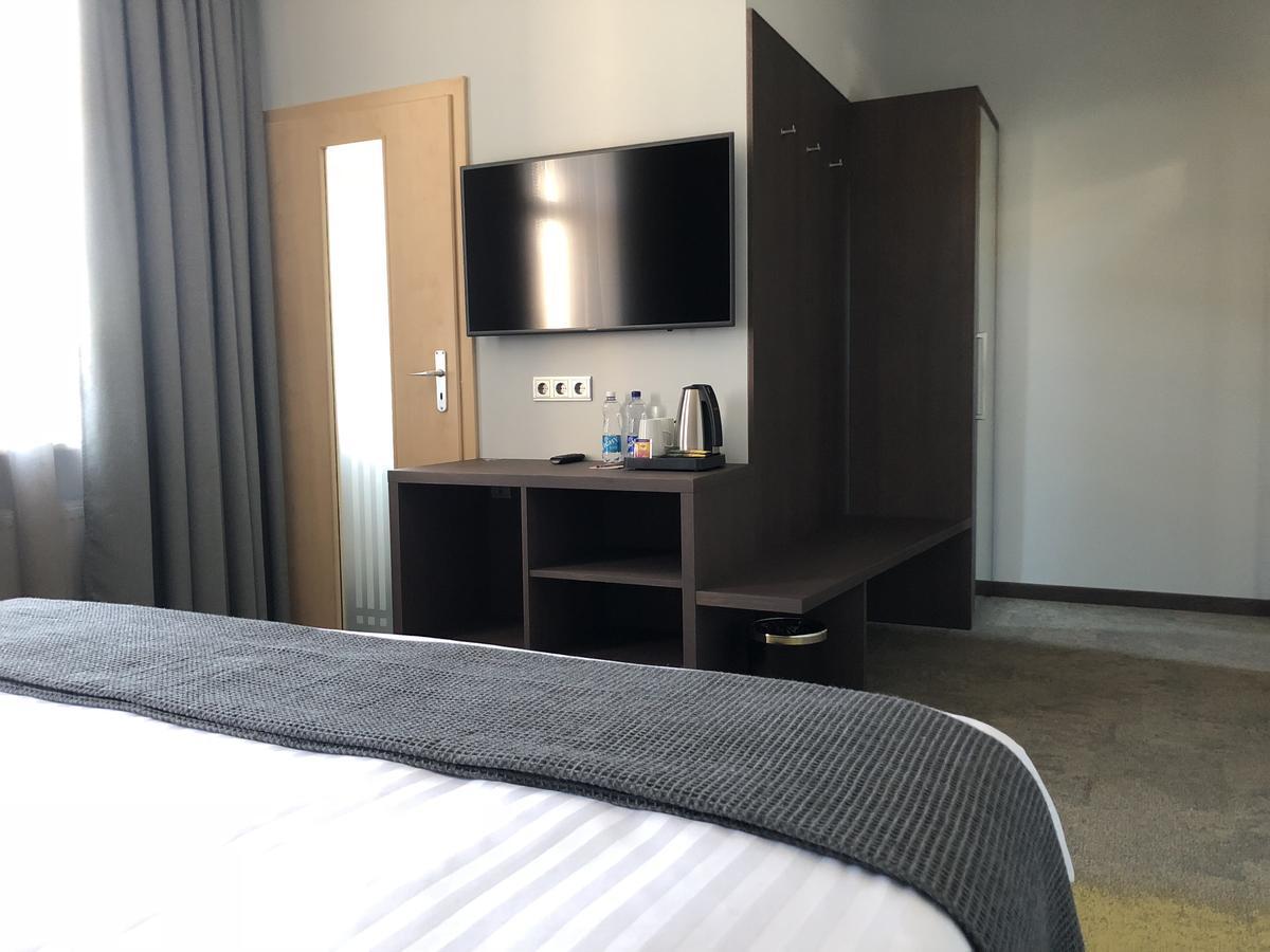 Hotel Kolumbs Liepāja Esterno foto