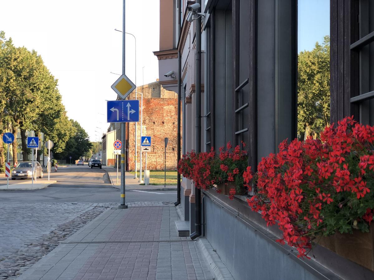 Hotel Kolumbs Liepāja Esterno foto